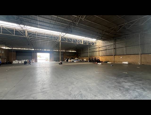 1,850M² WAREHOUSE FOR SALE IN SPARTAN